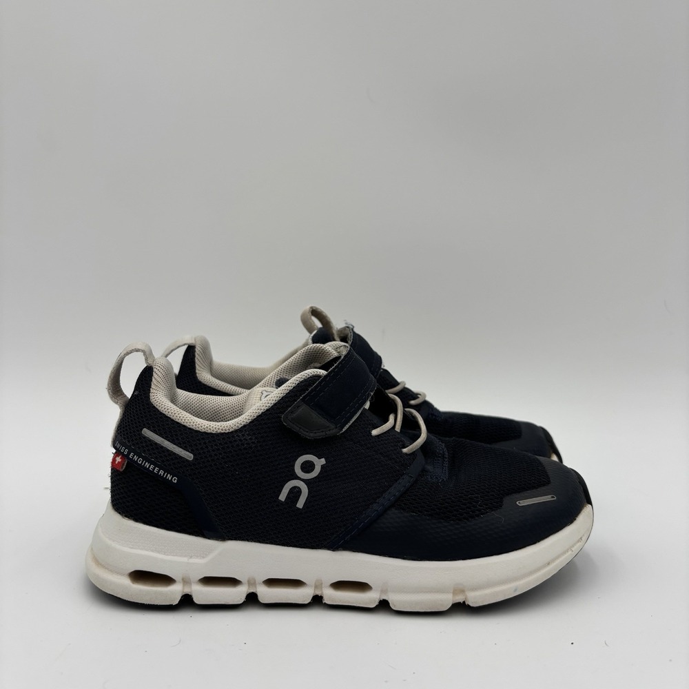 On Cloud Play Kids Athletic Sneakers Unisex Size 11 Midnight Navy Blue White